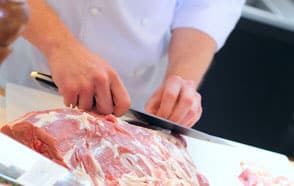 Metzgerei-Damm-Fleischtheke-frische-Wurstwaren-Regionalität-Qualität-aus-Tradition